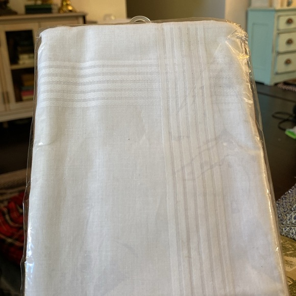 NEW W/TAGS=DOCKERS’ Levi Strauss Mens 9 Piece White Cotton Handkerchief Set - Picture 2 of 5